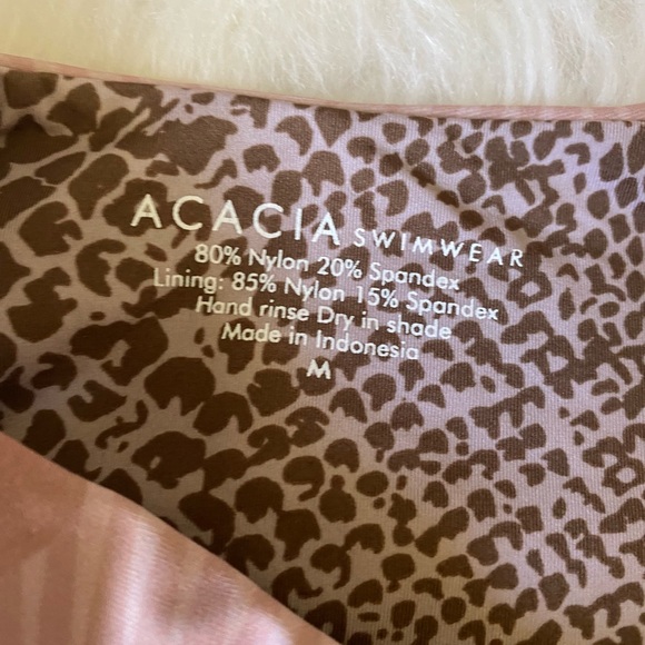 NWOT capsule modern - Picture 2 of 4